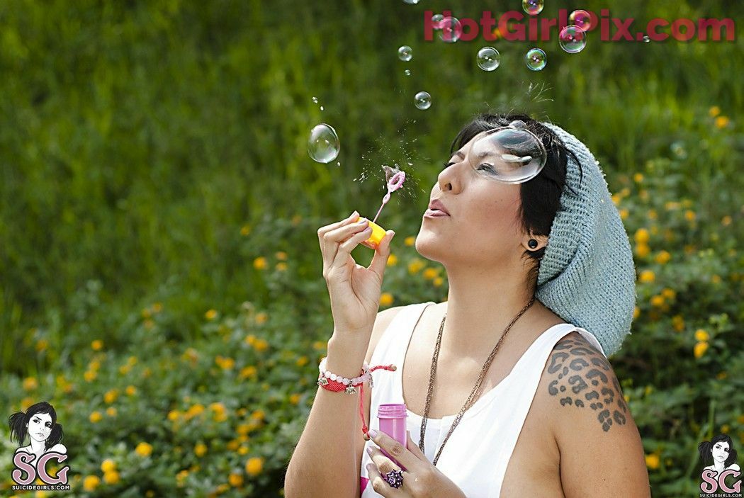 [Suicide Girls] Peligro