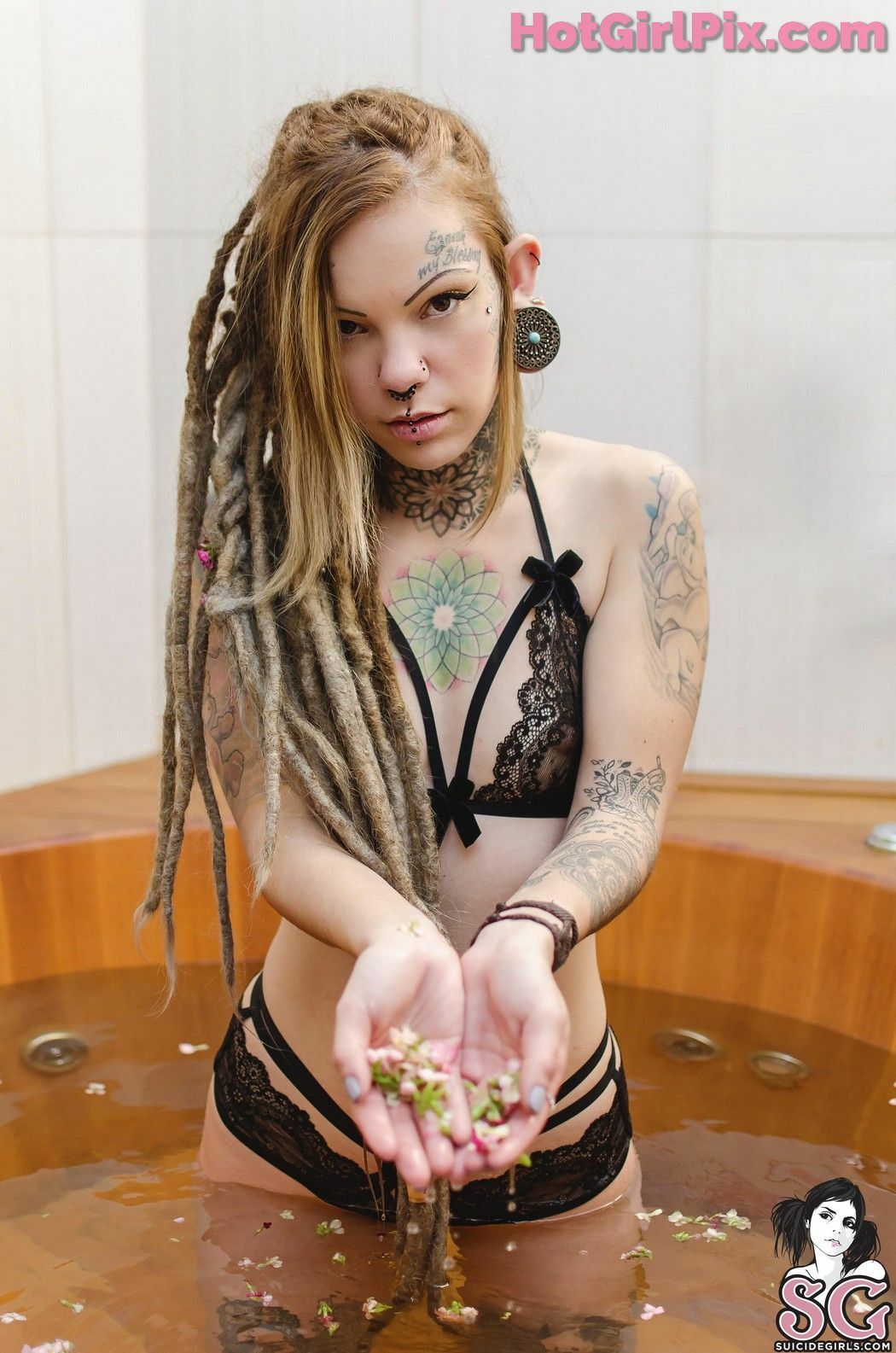 [Suicide Girls] Paulam - Zen Flowers