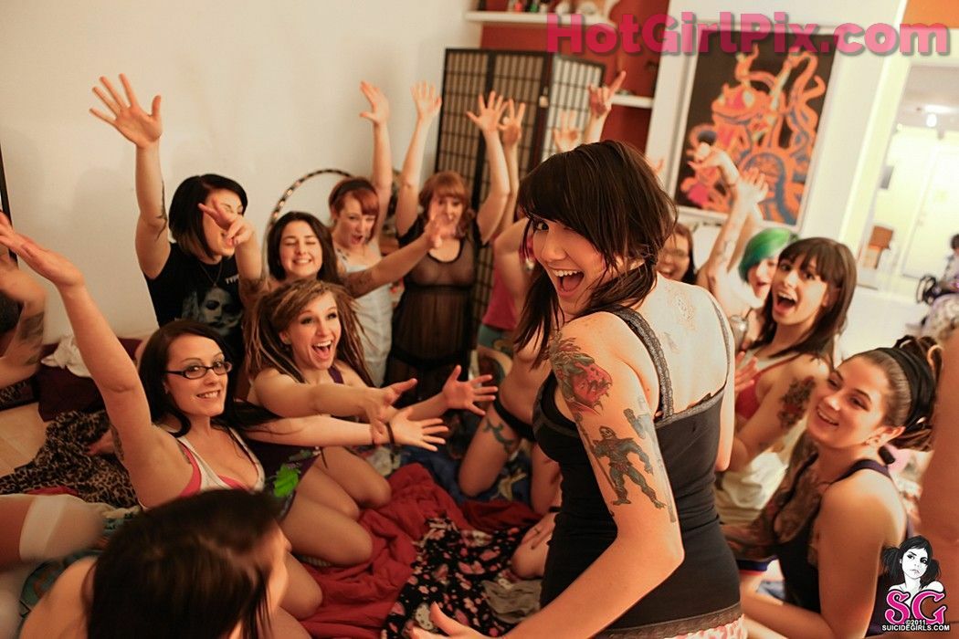 [Suicide Girls] Phecda & Annisa - Slumber Party