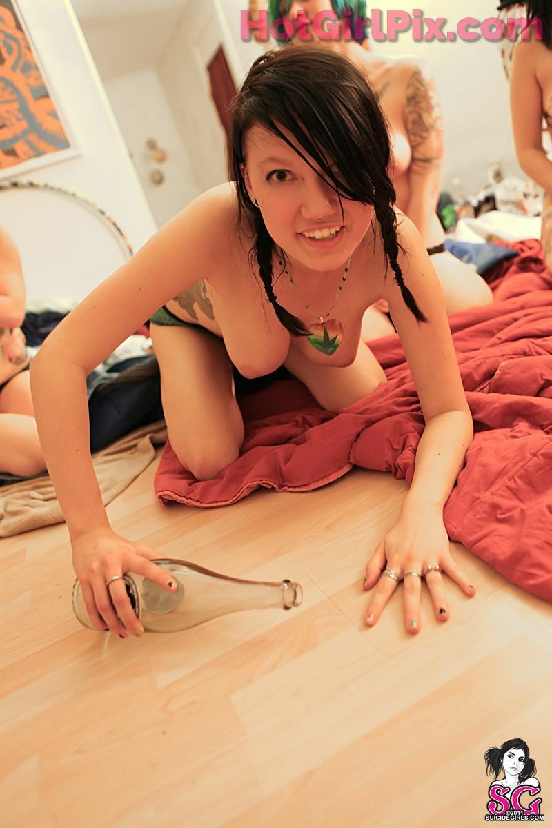 [Suicide Girls] Phecda & Annisa - Slumber Party