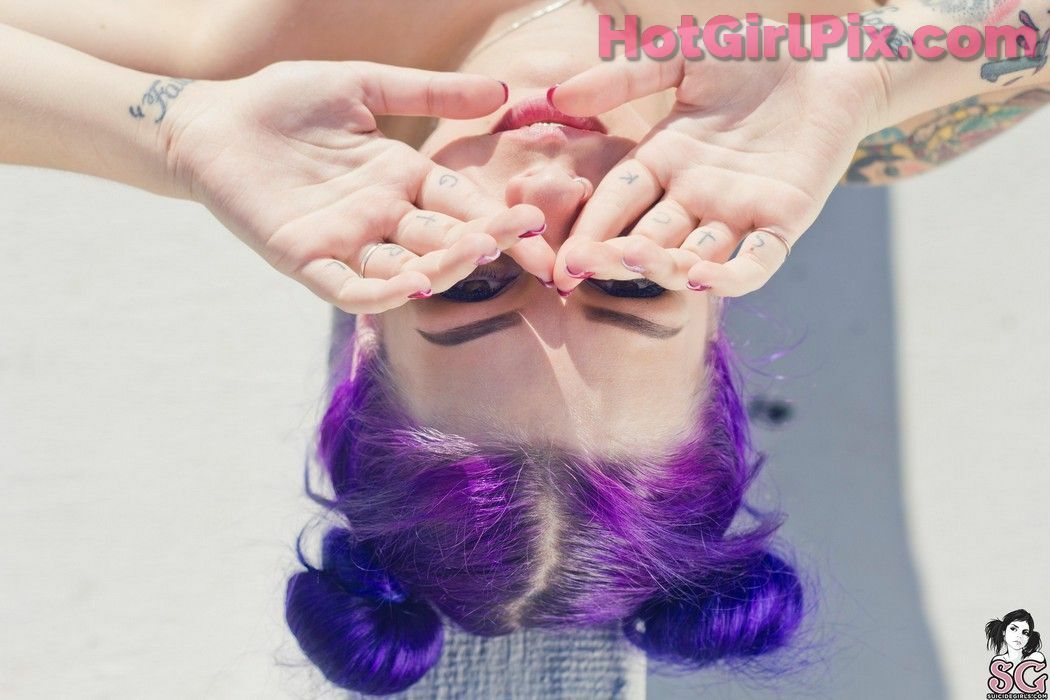 [Suicide Girls] Plum - 90's Kiddo