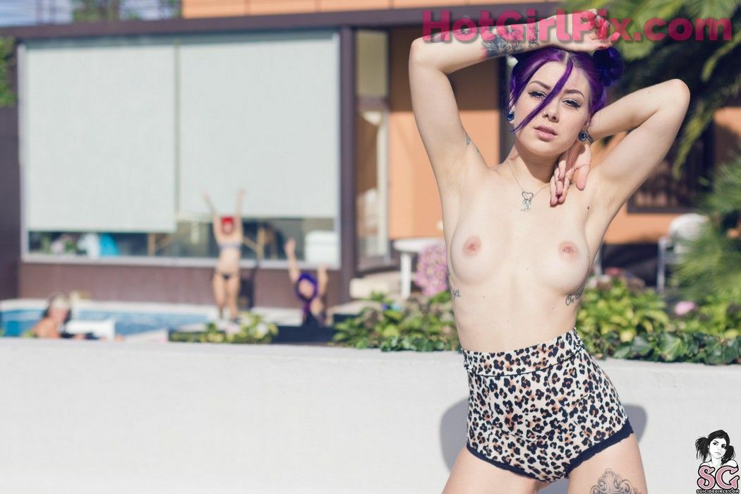[Suicide Girls] Plum - 90's Kiddo