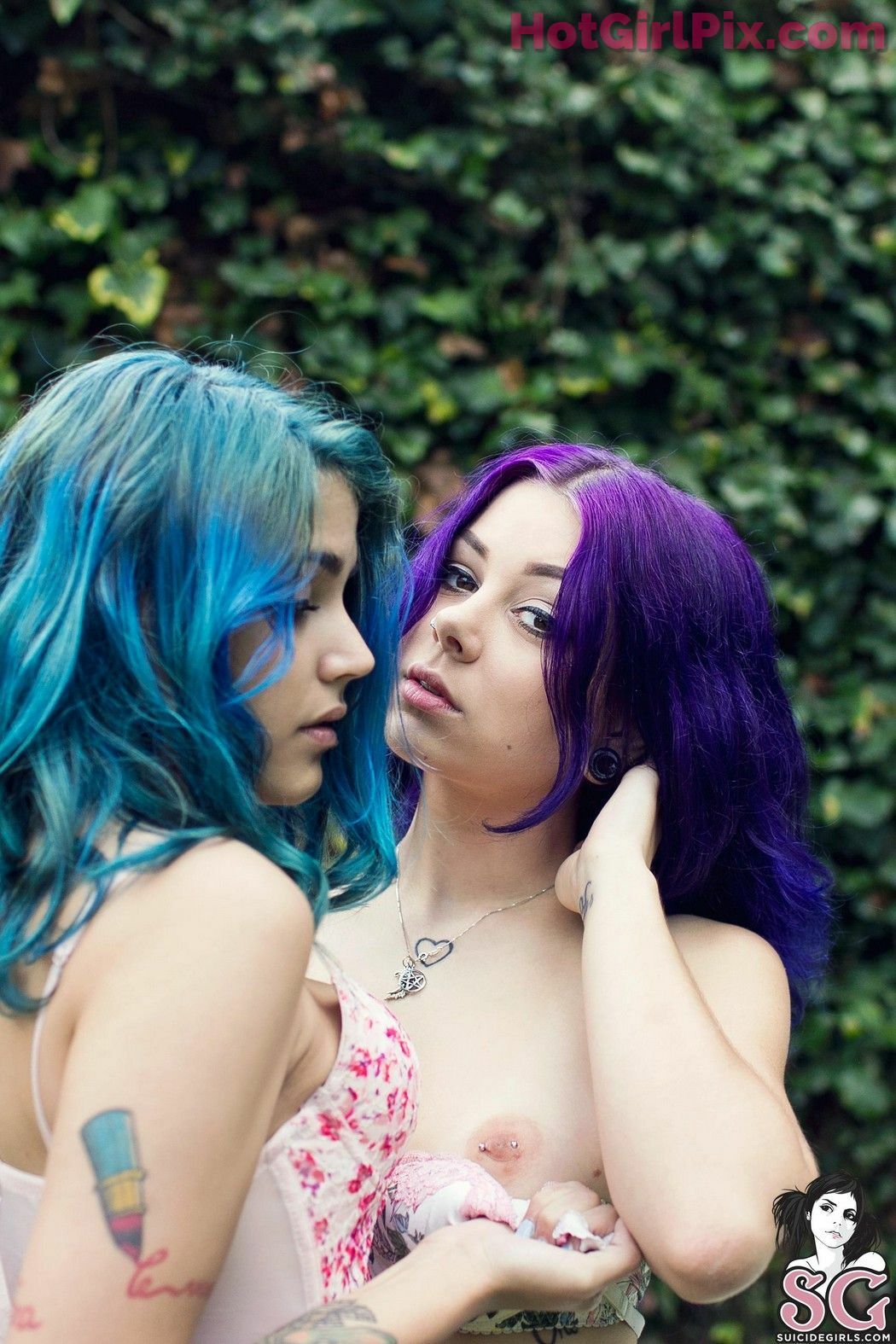 [Suicide Girls] plum & Mendacia - Adore You