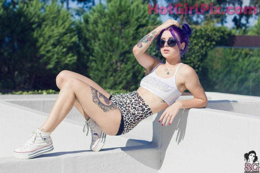 [Suicide Girls] Plum - 90's Kiddo