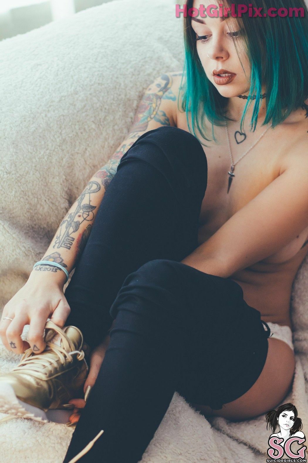 [Suicide Girls] plum - Classic Gold
