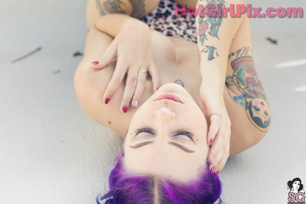 [Suicide Girls] Plum - 90's Kiddo