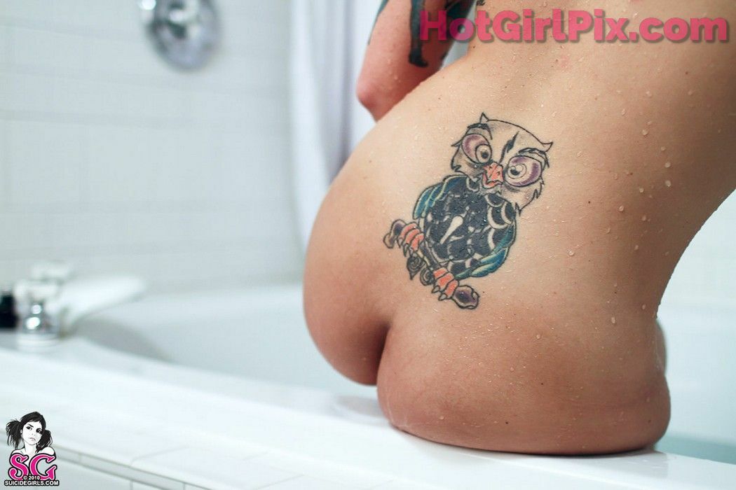 [Suicide Girls] Phecda - Rinse Off