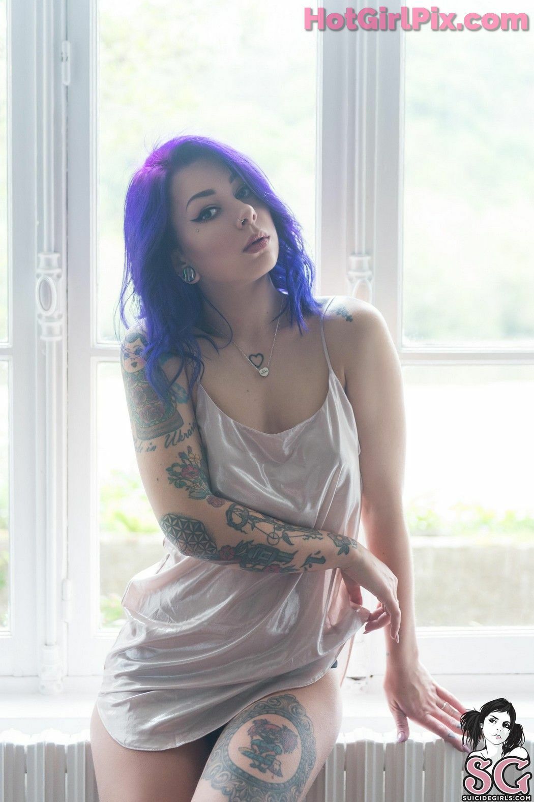 [Suicide Girls] plum - Ambedo