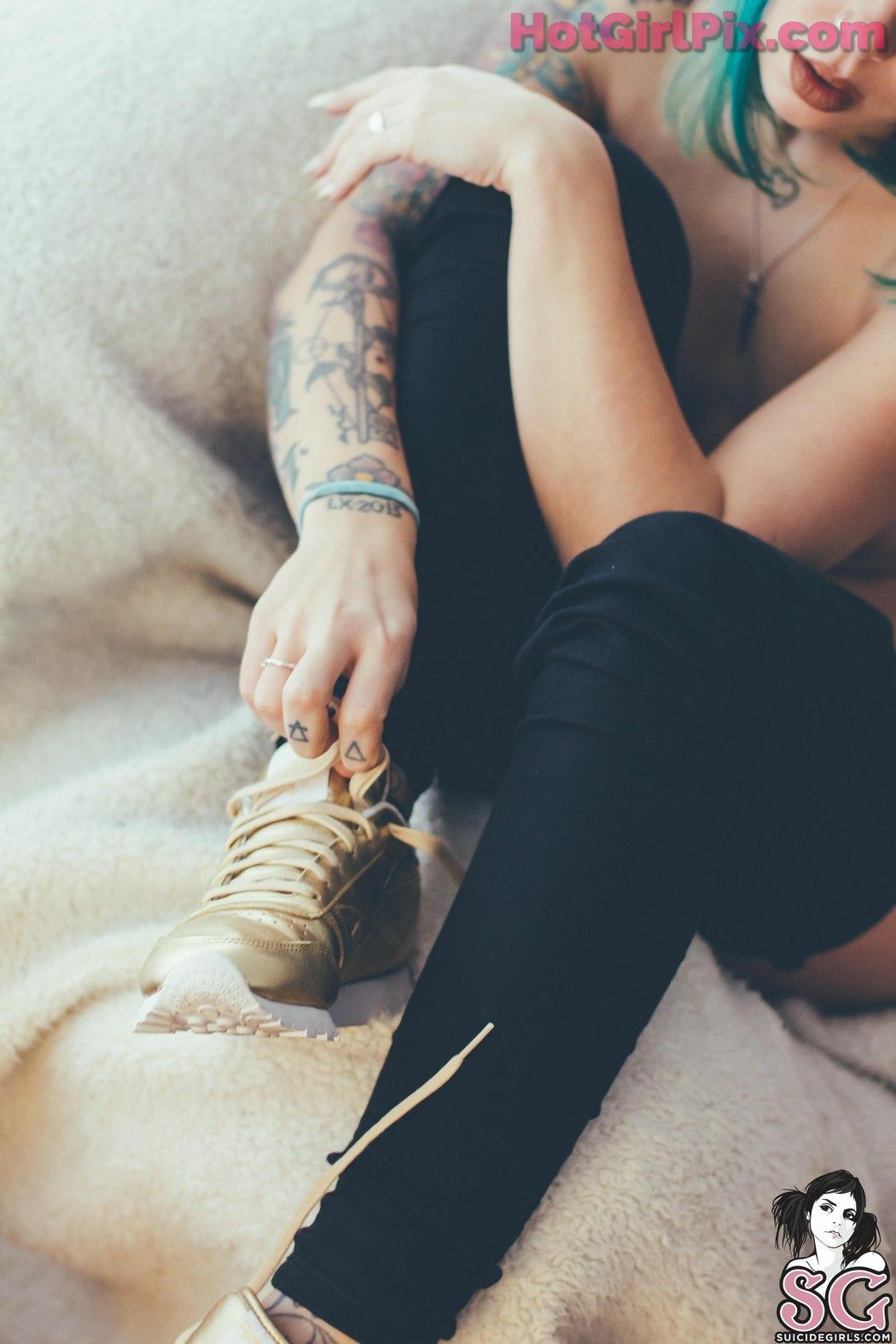 [Suicide Girls] plum - Classic Gold