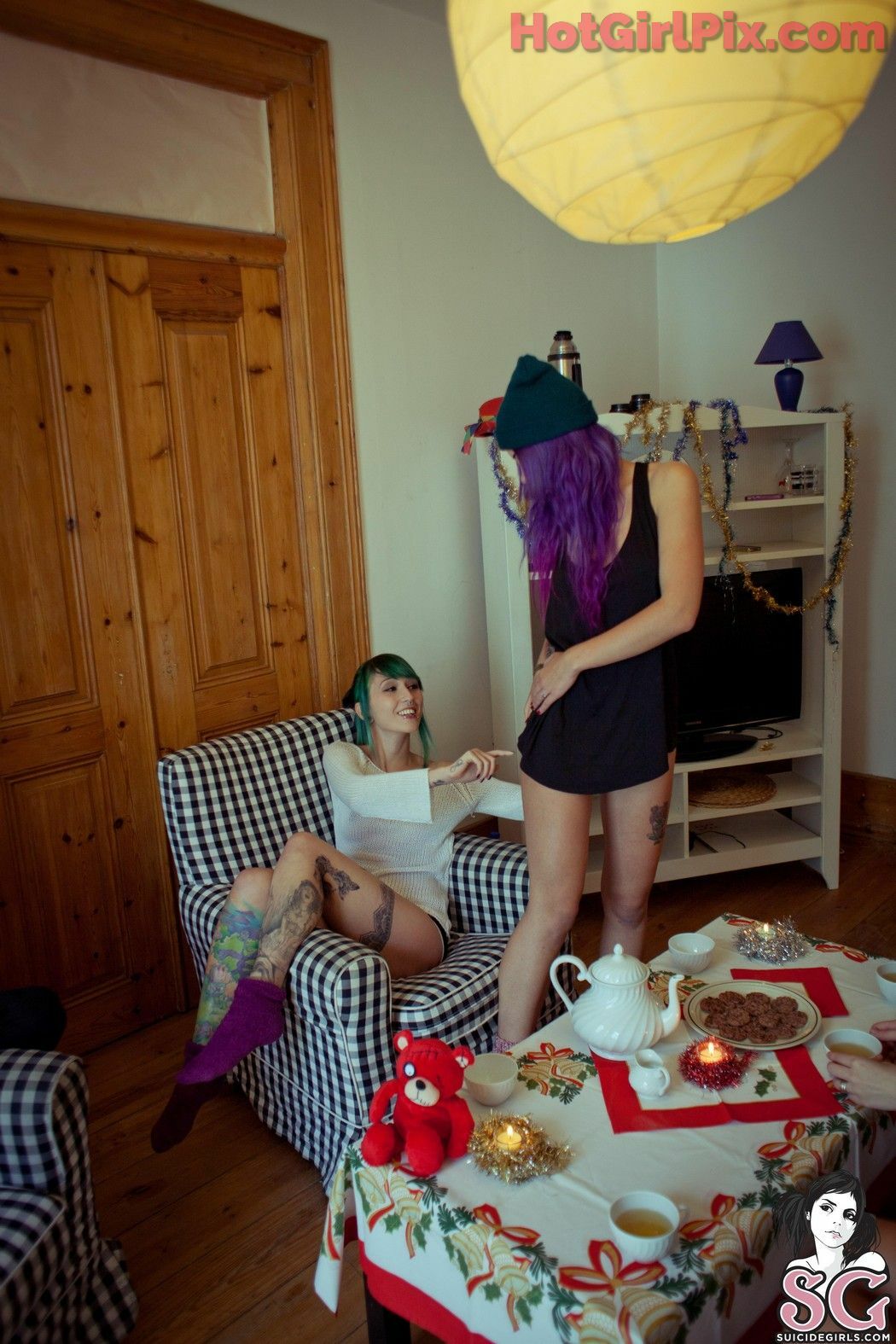 [Suicide Girls] plum & Caia - Xmas Tea