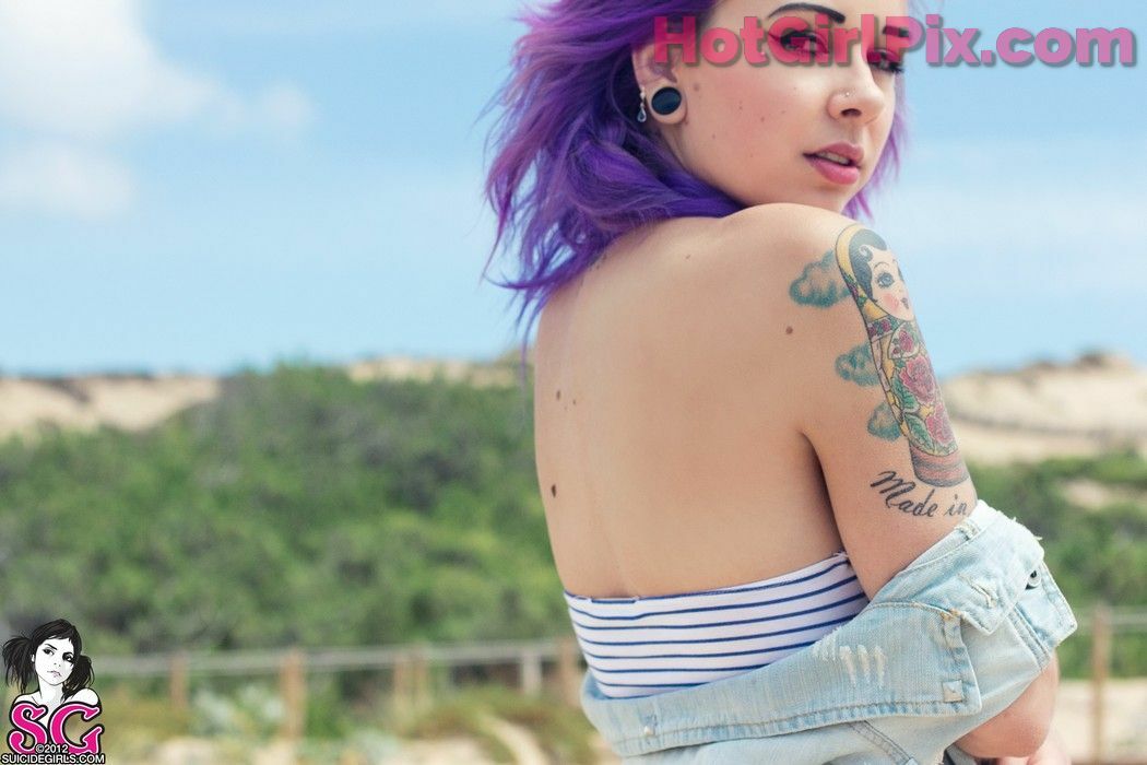 [Suicide Girls] Plum - Lost in the Wind