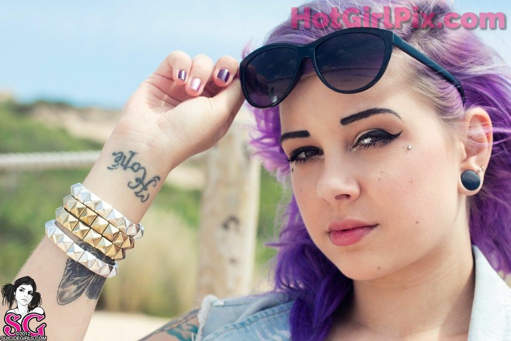 [Suicide Girls] Plum - Lost in the Wind