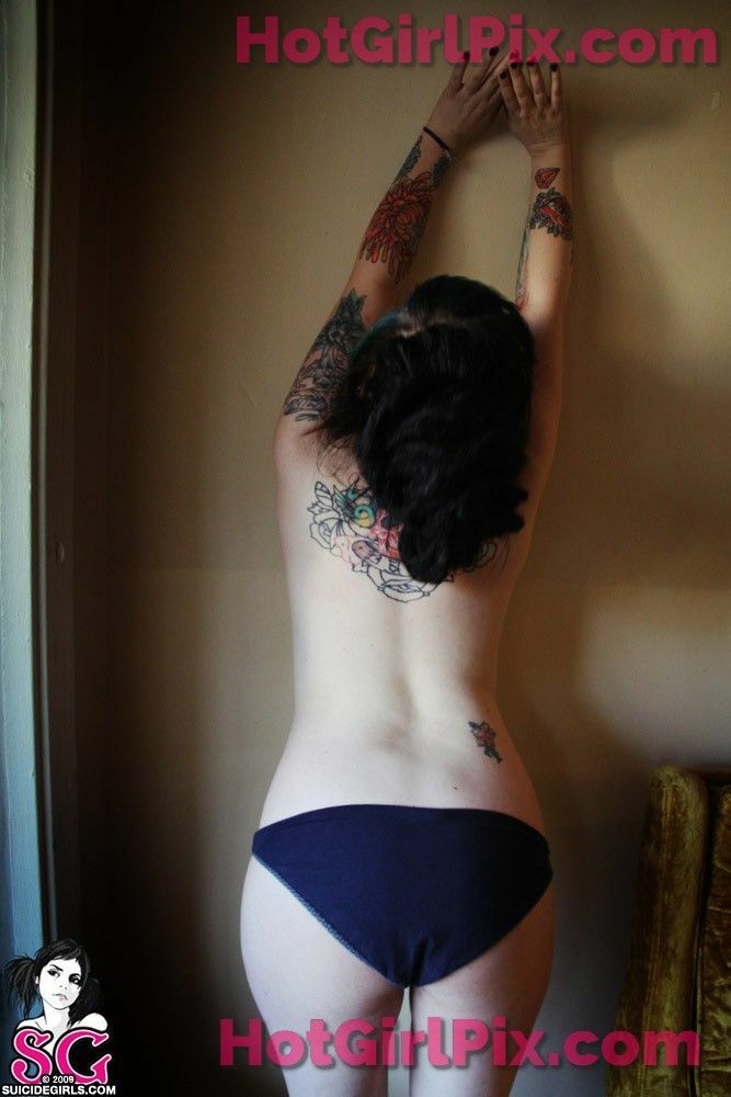 [Suicide Girls] Quinne - god save the