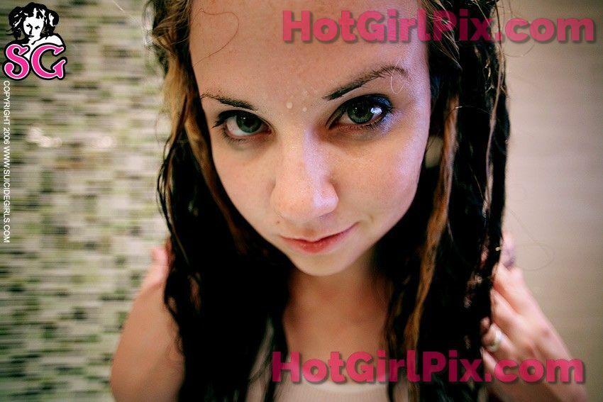 [Suicide Girls] Quinne - Drenched