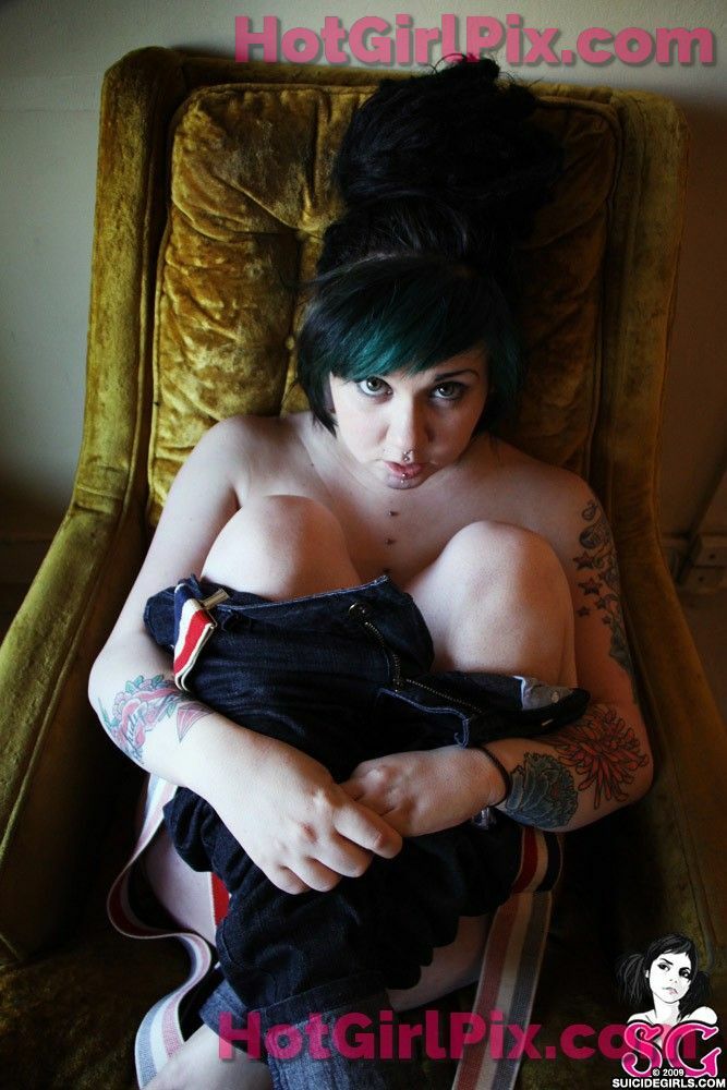 [Suicide Girls] Quinne - god save the