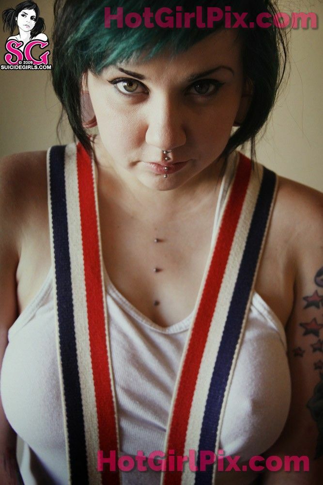 [Suicide Girls] Quinne - god save the
