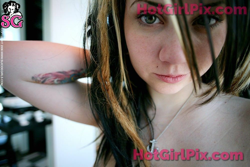 [Suicide Girls] Quinne - Blue