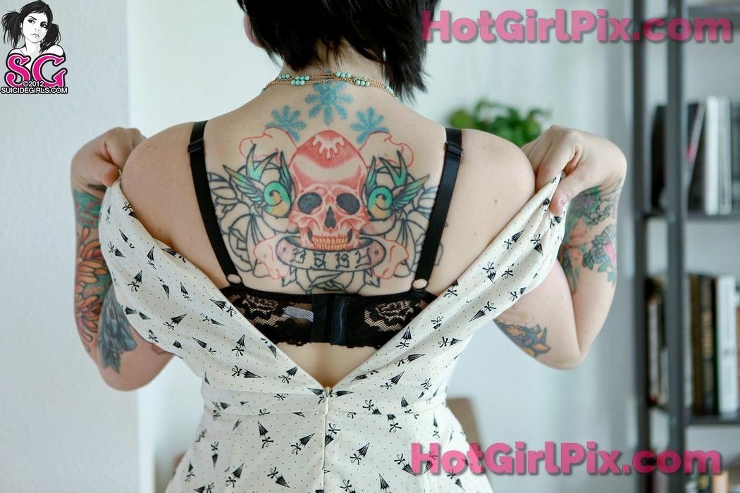 [Suicide Girls] Quinne - Amorous