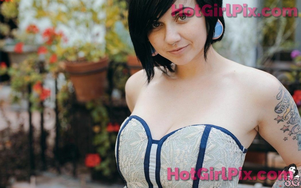 [Suicide Girls] Quinne - Collecting Freckles