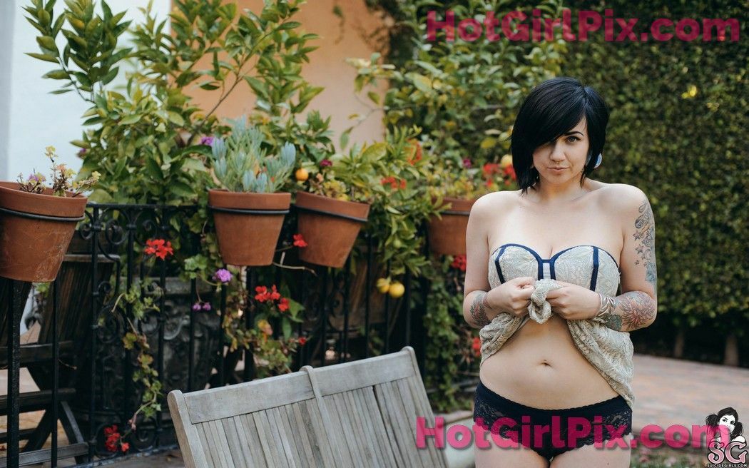 [Suicide Girls] Quinne - Collecting Freckles