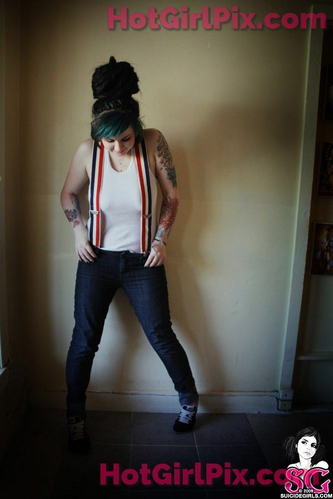 [Suicide Girls] Quinne - god save the