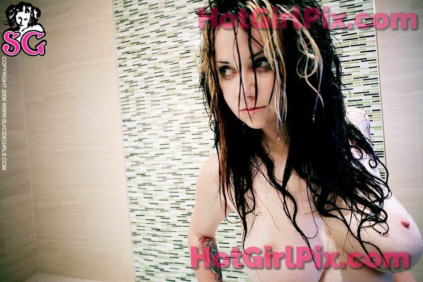 [Suicide Girls] Quinne - Drenched