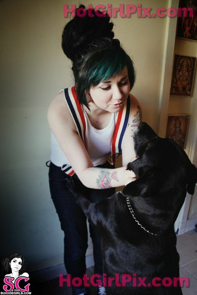 [Suicide Girls] Quinne - god save the