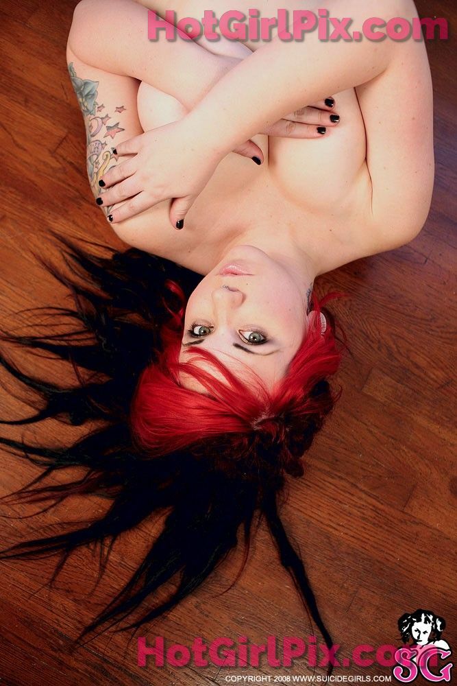 [Suicide Girls] Quinne - Blue View