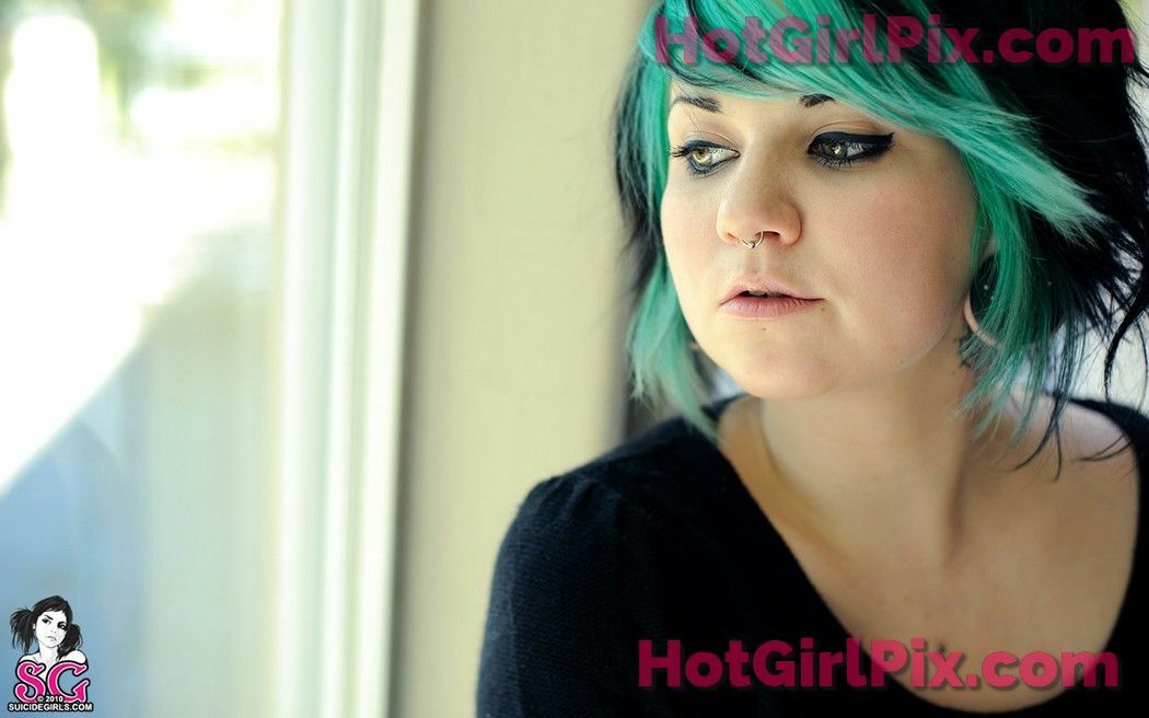 [Suicide Girls] Quinne - Dappled