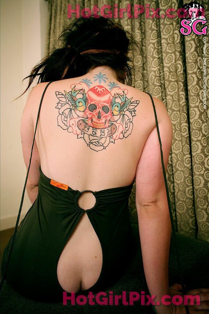 [Suicide Girls] Quinne - Green