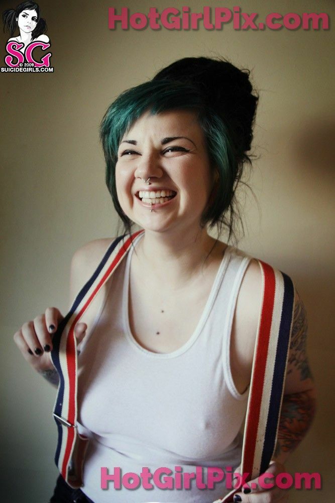 [Suicide Girls] Quinne - god save the