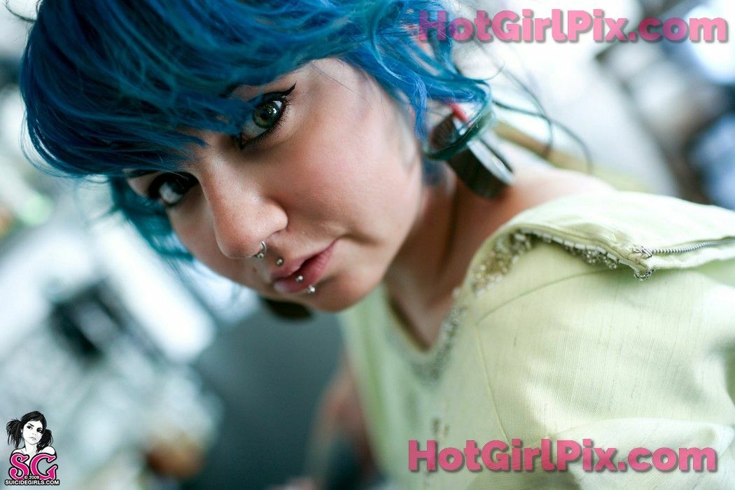 [Suicide Girls] Quinne - Domesticated