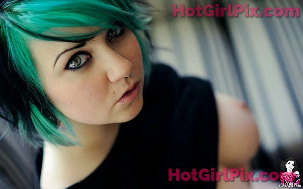 [Suicide Girls] Quinne - Dappled