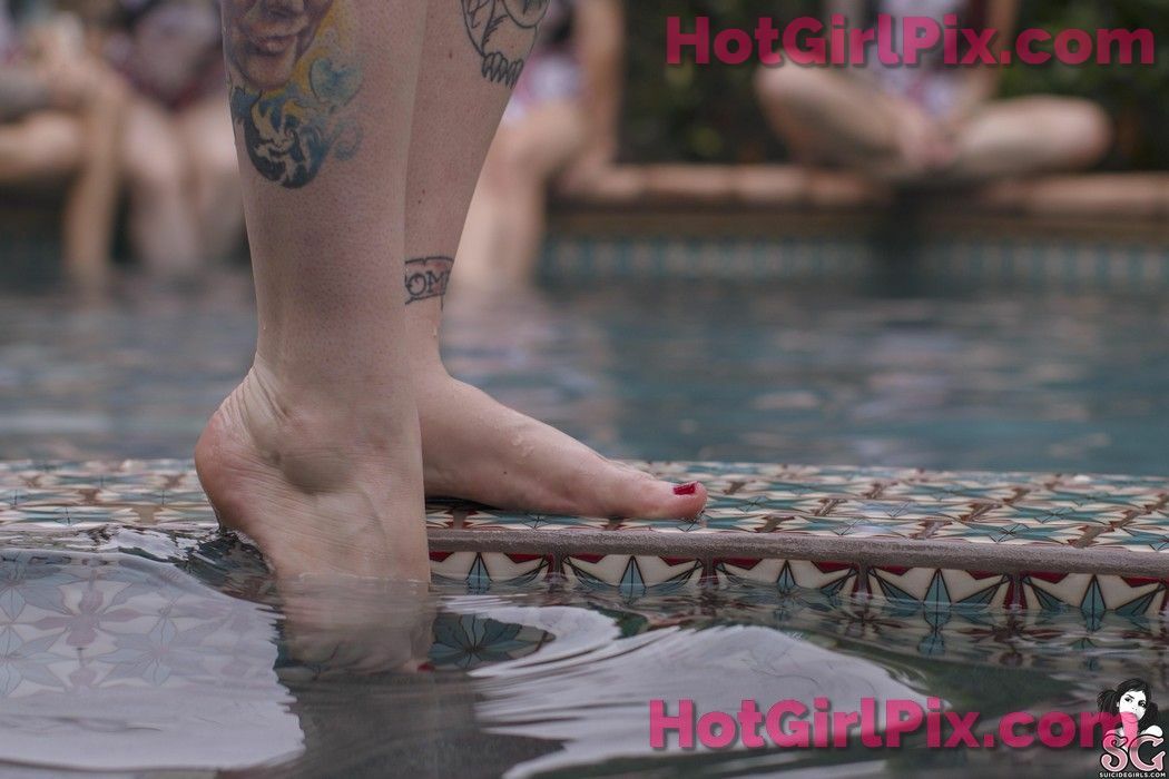 [Suicide Girls] Quinne - Cool Dip