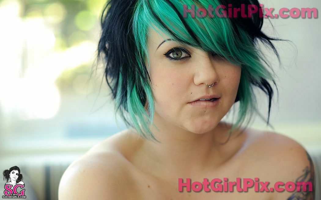 [Suicide Girls] Quinne - Dappled