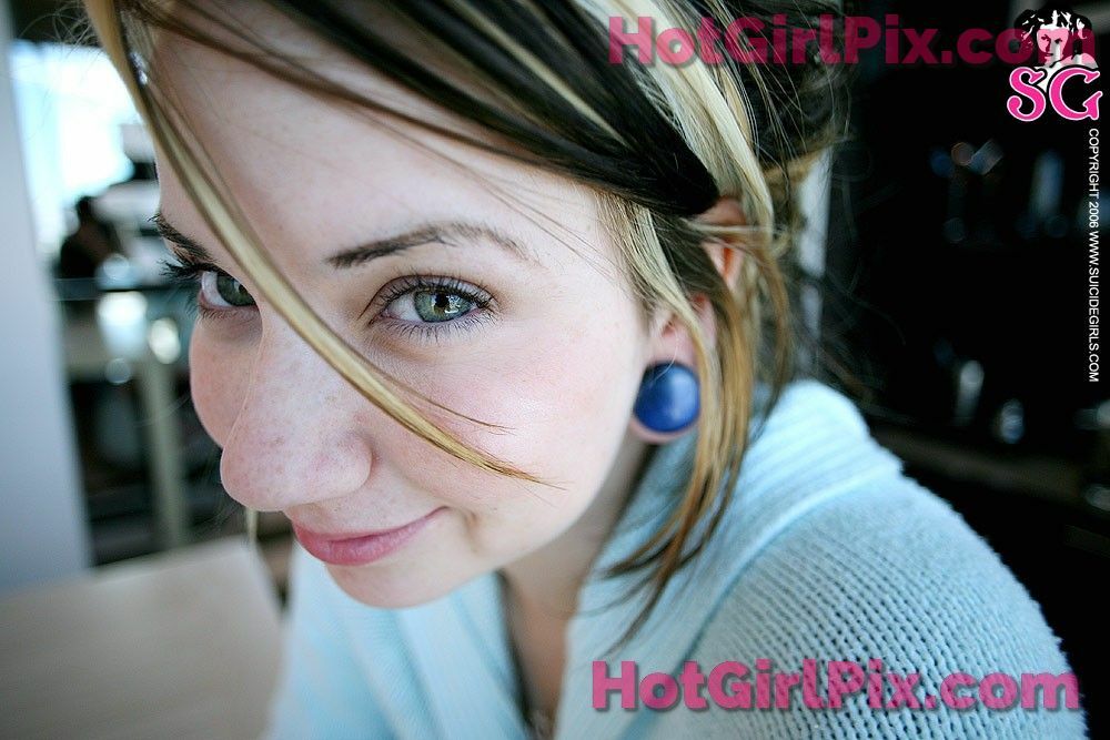 [Suicide Girls] Quinne - Blue