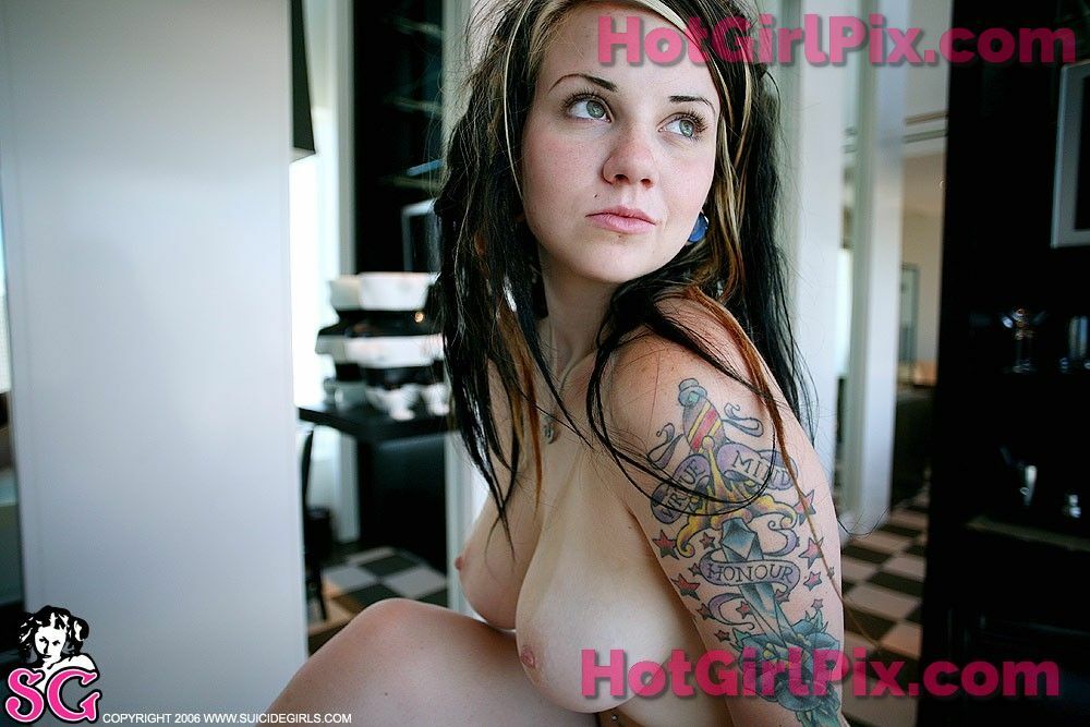 [Suicide Girls] Quinne - Blue