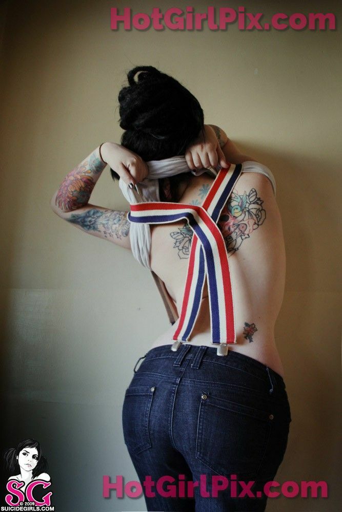 [Suicide Girls] Quinne - god save the