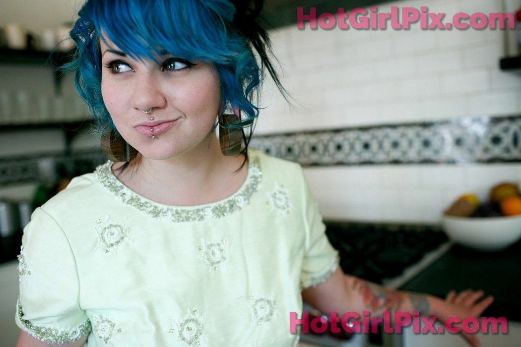 [Suicide Girls] Quinne - Domesticated