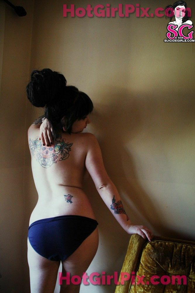 [Suicide Girls] Quinne - god save the