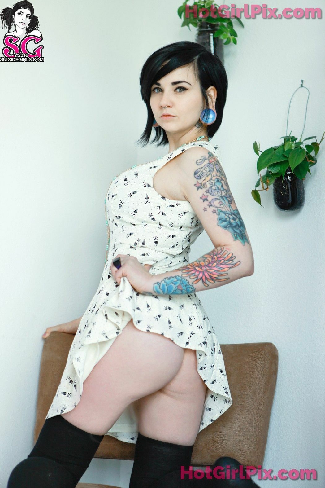 [Suicide Girls] Quinne - Amorous