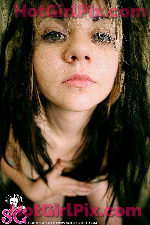 [Suicide Girls] Quinne - Green