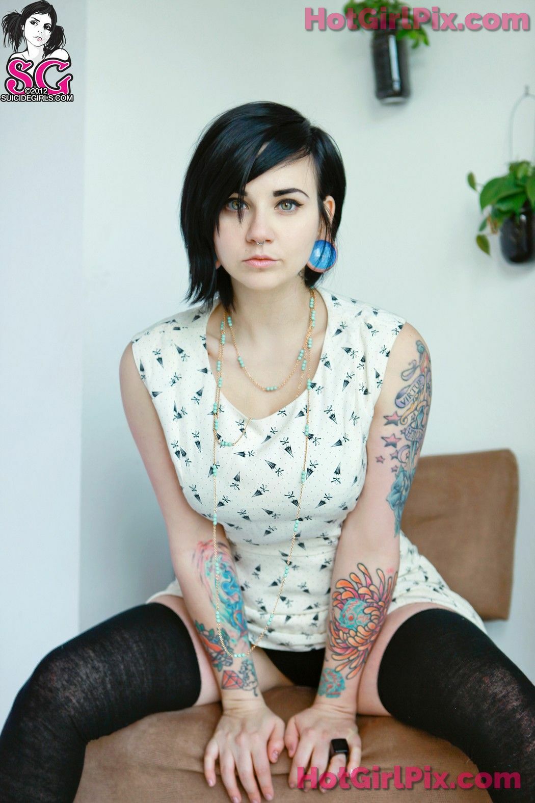[Suicide Girls] Quinne - Amorous