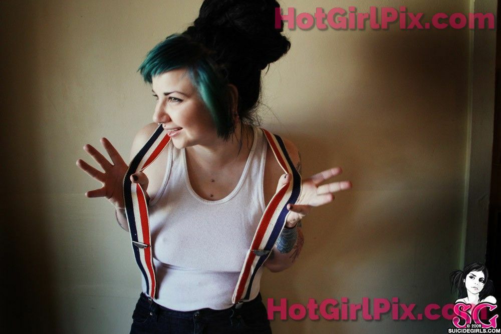 [Suicide Girls] Quinne - god save the