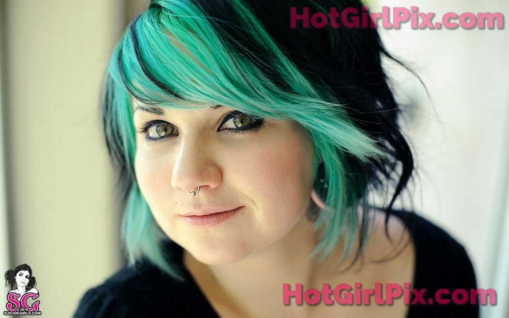 [Suicide Girls] Quinne - Dappled