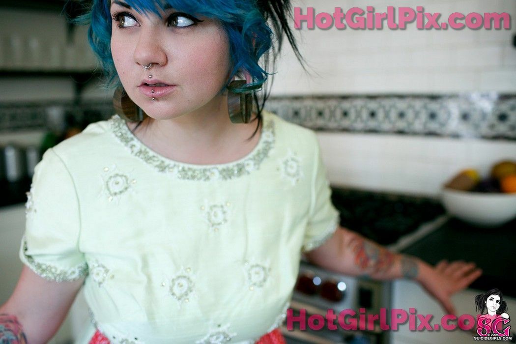 [Suicide Girls] Quinne - Domesticated