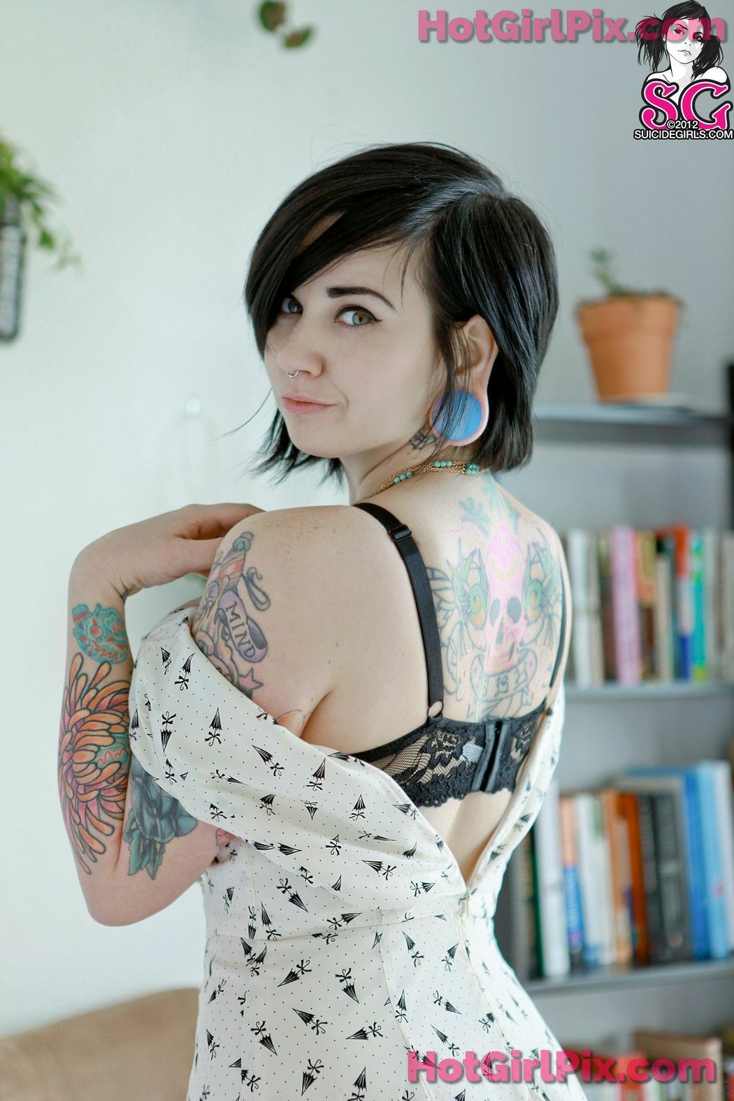 [Suicide Girls] Quinne - Amorous