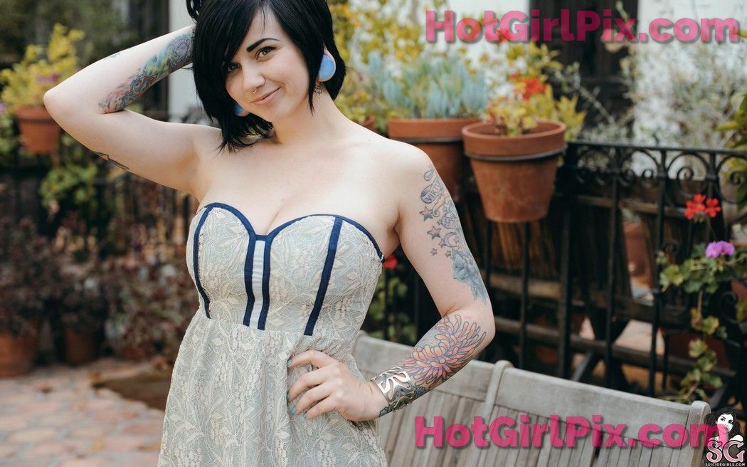 [Suicide Girls] Quinne - Collecting Freckles