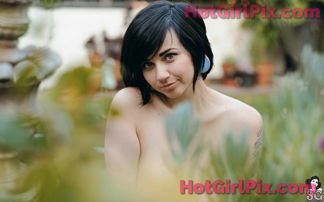 [Suicide Girls] Quinne - Collecting Freckles