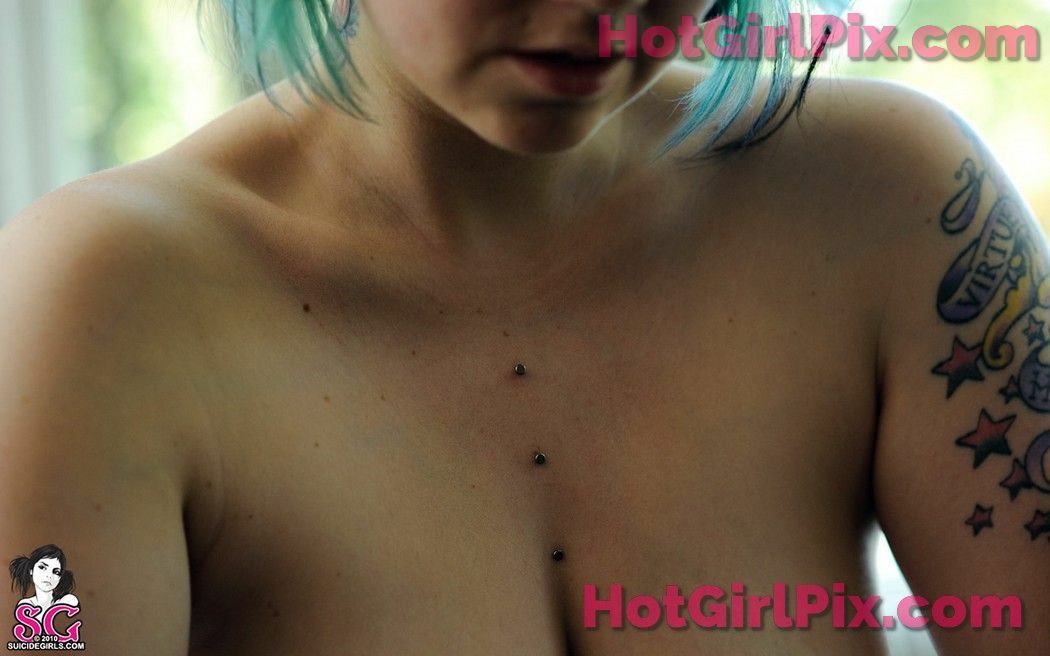 [Suicide Girls] Quinne - Dappled